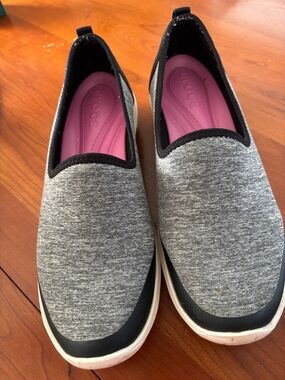 CROCS Women’s Heather Gray Slip-On Flats with Pink Insole